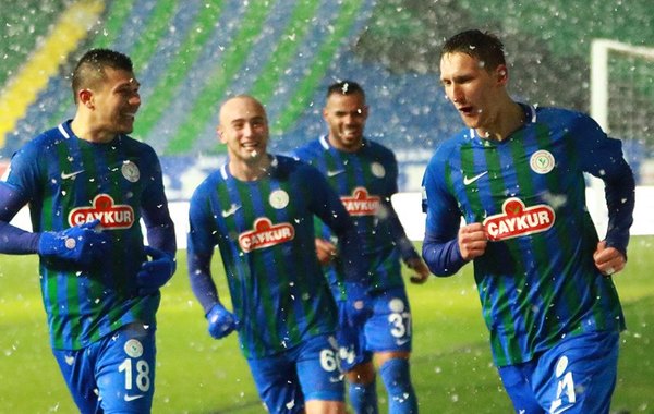 Bajo una intensa nevada, Samudio anota en la Superliga de Turquía