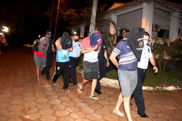 Imputan a policías por secuestro y asociación criminal - Noticiero Paraguay