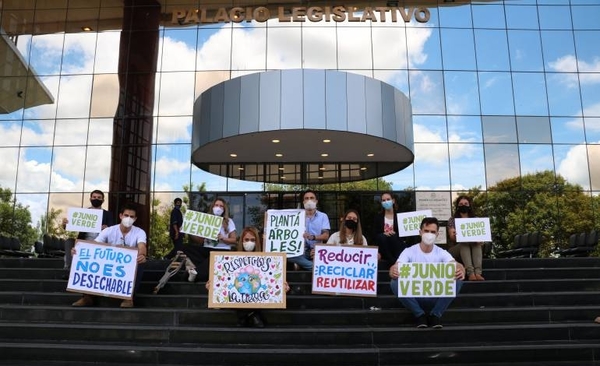 HOY / Jóvenes lanzan la campaña "Junio Verde"