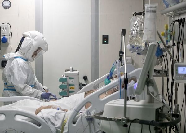 Confirman otros 21 fallecidos y hay nuevo récord de pacientes en terapia intensiva - Nacionales - ABC Color