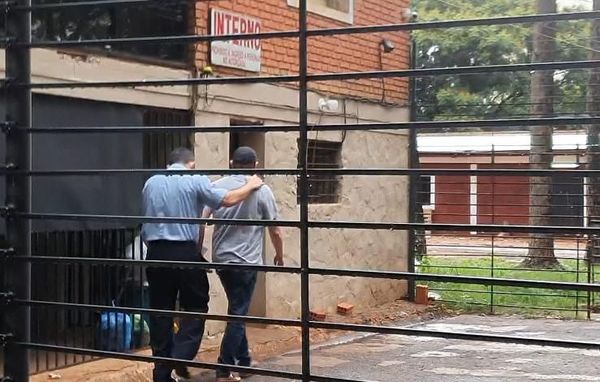 Exjefe de comisaría de Torín ya guarda reclusión en calabozo de CDE - ABC en el Este - ABC Color