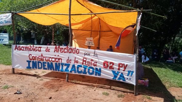 Montan carpa de resistencia para impedir avance de obras