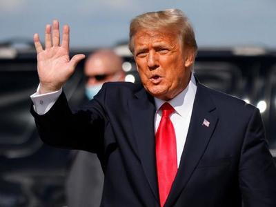 Donald Trump promete que volverá y deja una carta a su sucesor
