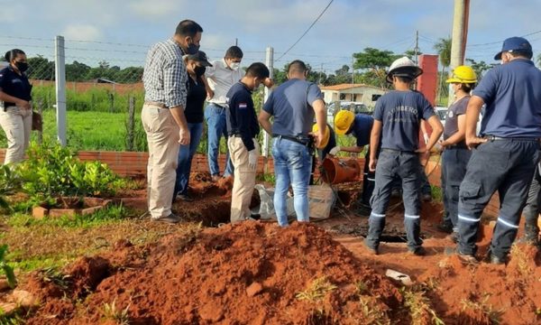 Excavan pozo ciego de casa de Dahiana: Sospechan que partes blandas fueron arrojadas al sanitario y huesos a un basural