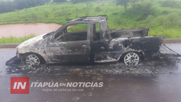 CAMIONETA SE INCENDIÓ POR COMPLETO EN NVA. AURORA