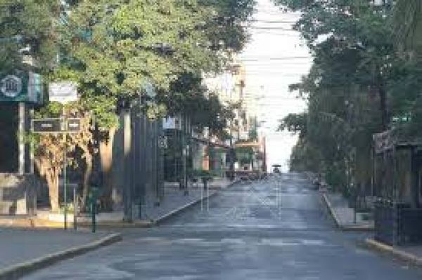 Jueves caluroso, muy húmedo y con lluvias dispersas