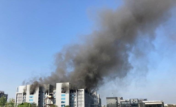 HOY / Se incendia en la India la mayor fábrica de vacunas en el mundo