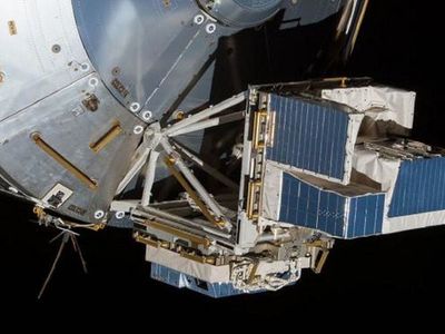 Astrofísicos detectan por primera vez un rayo azul desde su génesis