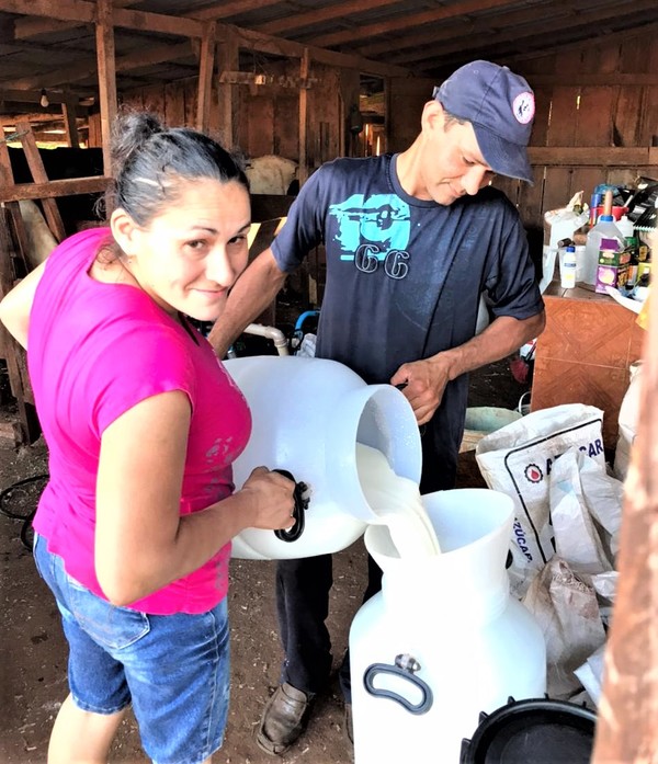 Clienta del CAH amplía su producción de leche y queso con compra de equipo de ordeño | .::Agencia IP::.