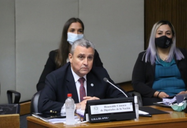 Villamayor dice desconocer relación de abogado con tío de Abdo Benítez