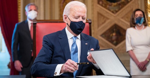 La Nación / Biden acelera en la lucha contra el coronavirus en EEUU