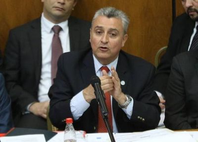 Villamayor dijo que no le importa el voto censura, pero después entró a defenderse