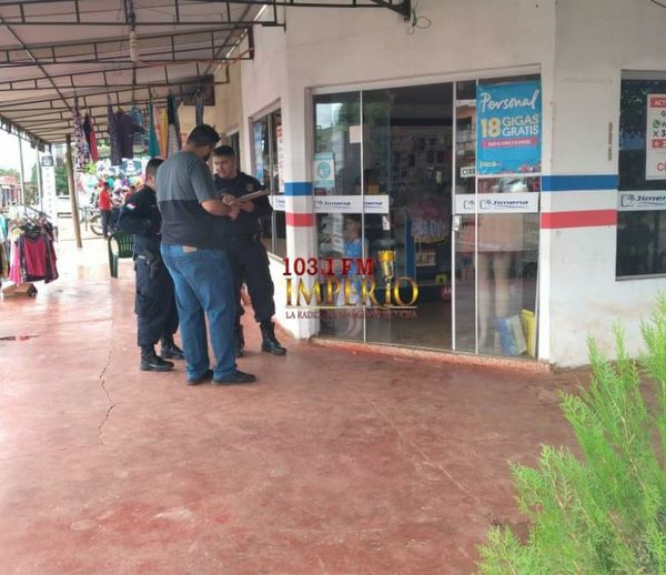 Cámara de seguridad capta el momento en que un delincuente ingresa a un local comercial