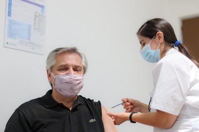 Presidente de Argentina recibe la vacuna rusa Sputnik V contra el coronavirus - Megacadena — Últimas Noticias de Paraguay