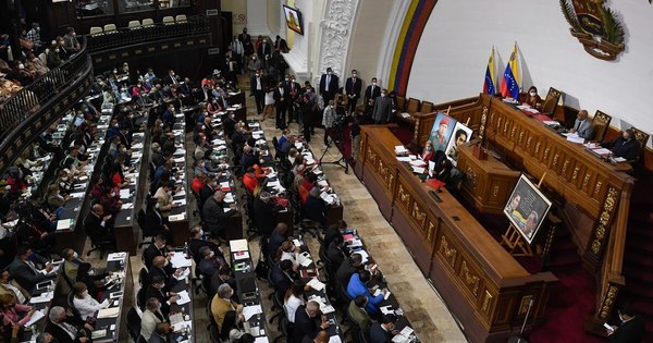 La Nación / Venezuela: Parlamento chavista pide liberar recursos bloqueados por sanciones