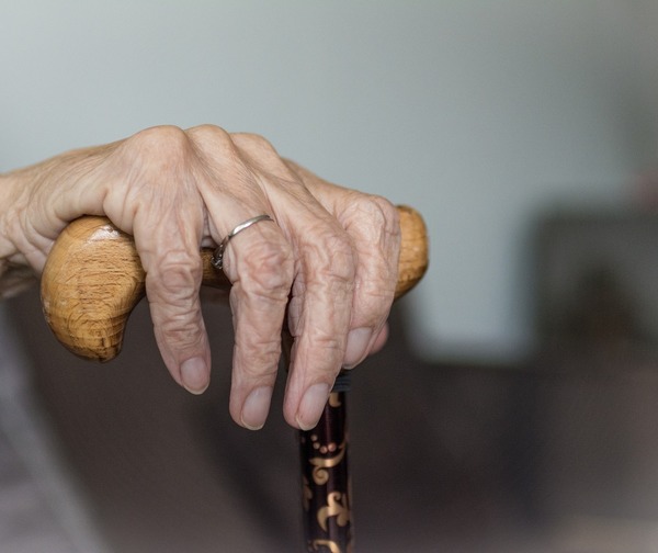 Abuela de 84 años teme ser desalojada de su casa