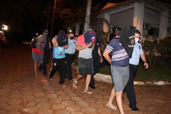 Secuestro de turistas: Ordenan prisión de policías en Agrupación Especializada  - ABC en el Este - ABC Color
