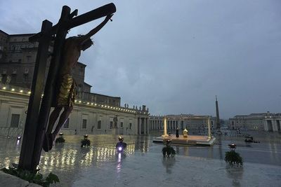 El Vaticano condena al expresidente de su banco y a dos socios por malversar - Mundo - ABC Color