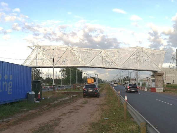 Embotellamiento organizado en hora pico, por "trabajo de urgencia" en la pasarela de oro - ADN Digital