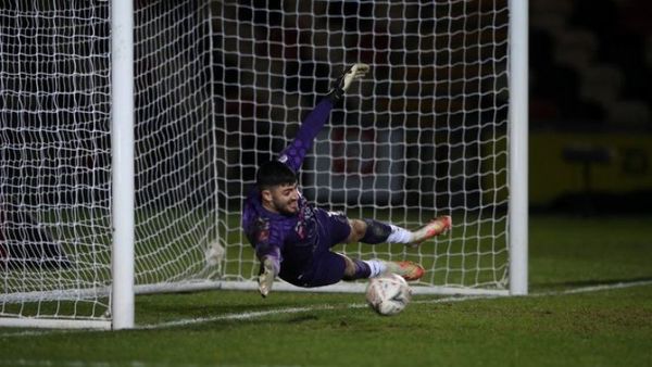 Un arquero bate Récord Guinnes del gol desde mayor distancia