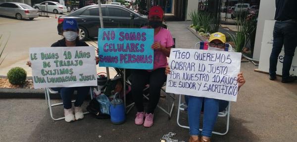 Ex funcionarios de Tigo siguen exigiendo pago de indemnización – Prensa 5
