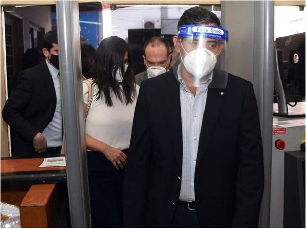 Fiscalía pide juicio oral para Justo y Patricia Ferreira por contrabando de insumos