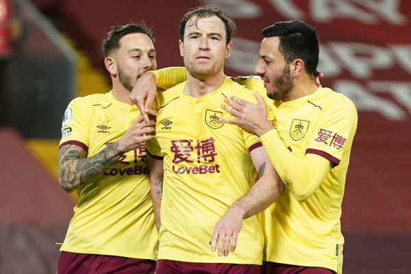 Burnley pone fin a 68 partidos invicto del Liverpool en Anfield - Fútbol - ABC Color