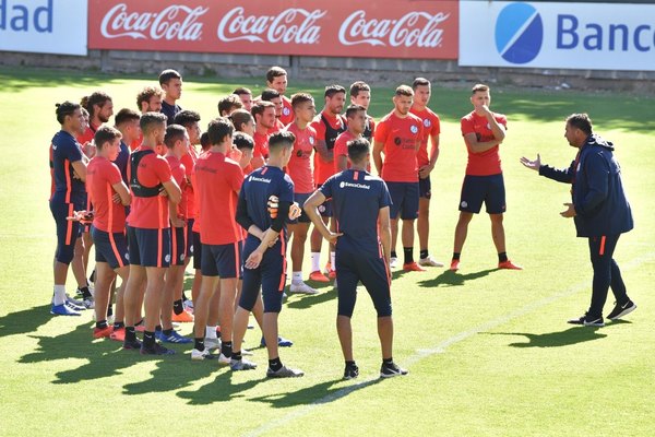 Con los Romero al frente, Dabove se presentó en San Lorenzo