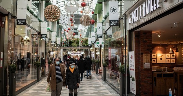 La Nación / La UE insta a limitar los viajes ante una situación “muy grave” por la pandemia