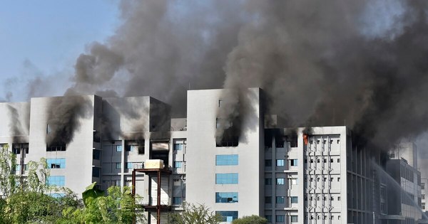 La Nación / Mueren cinco personas en incendio de Serum of India