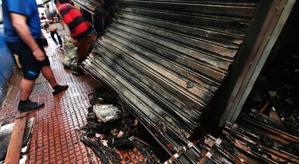 Cuantiosas pérdidas económicas por el incendio de 16 casillas en CDE - Nacionales - ABC Color