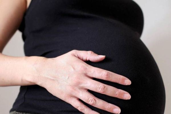 Dio a luz con partera empírica y presentó complicaciones posparto · Radio Monumental 1080 AM