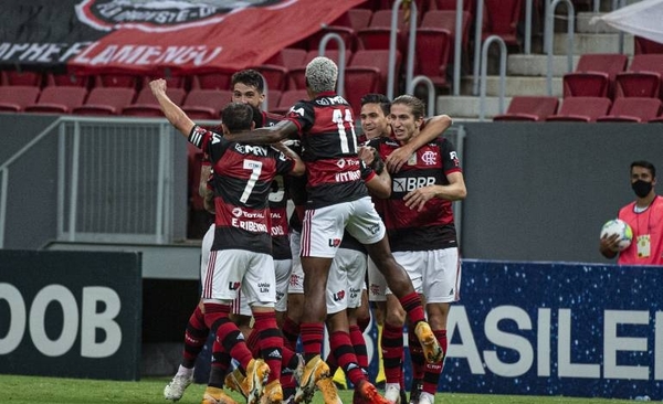 HOY / Flamengo vence al Palmeiras y asegura la tercera posición en Brasil