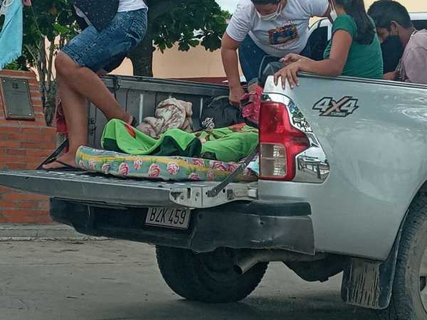 Mujer dio a luz en su casa y fue trasladada en una carrocería al hospital