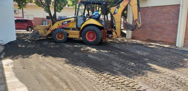 Realizan mejoras en el acceso al Hospital de Villarrica - Noticiero Paraguay