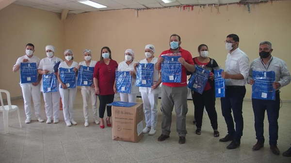 Hospital de Coronel Oviedo recibe 10.000 batas - Noticiero Paraguay