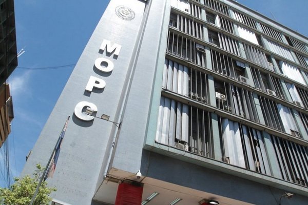 Arquitecto denuncia presiones en el MOPC para retirar protesta en una licitación · Radio Monumental 1080 AM