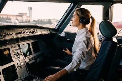 Los pasajeros prefieren a pilotos hombres y blancos que a mujeres o minorías - Nacionales - ABC Color
