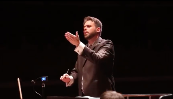 HOY / Director de Orquesta Nacional de presenta versión de conocida canción “Resistiendo”