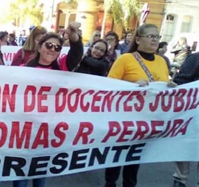 Eternos olvidados, docentes jubilados exigen equiparación de haberes pero Hacienda les ningunea - La Mira Digital