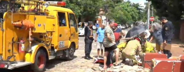 Crónica / (VIDEO) Camión chocó por muralla, huyó y dejó muerta a una doña