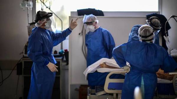 Exigencia al máximo sobre médicos: 'Son 10 meses de encierro'