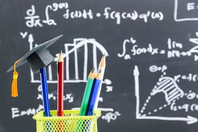 De Adam Smith a Milton Friedman: Las teorías económicas que guían a nuestros mercados - MarketData