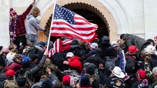 Asalto al capitolio: Facebook proporcionó información al FBI sobre los partidarios de Trump que participaron en el ataque