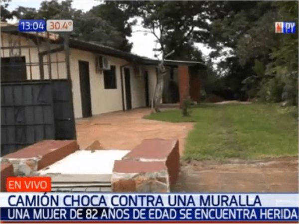 Camión mata a anciana tras derrumbar una muralla en Asunción