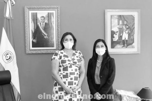 La titular del INDERT Gina Gail González Yaluff y comitiva fueron recibidas con beneplácito por los pobladores en Colonia Arroyito