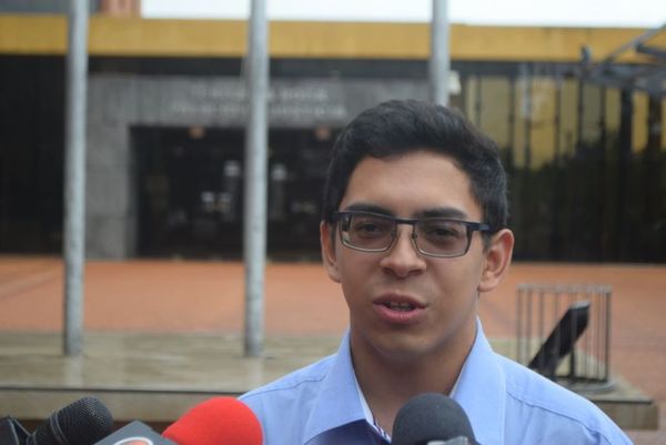 Suspenden juicio oral contra estudiante Nelson Maciel por desistimiento de la querellante - Nacionales - ABC Color