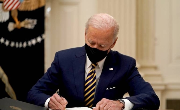 HOY / EEUU: Biden aprueba ampliar ayuda federal a familias ante la "emergencia nacional"