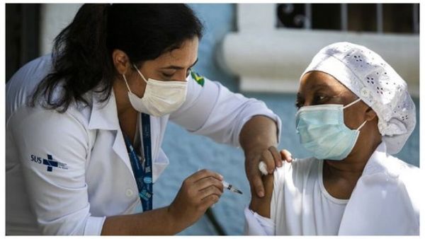 Brasil podría frenar vacunación debido a falta de insumos
