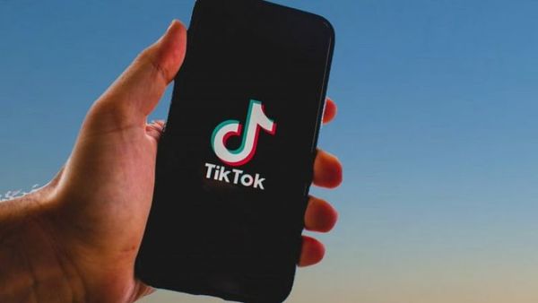 Niña muere asfixiada al participar en un reto de TikTok